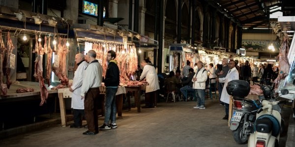 Αρνάκι... υπάρχει, να τηρούνται οι απόστασεις