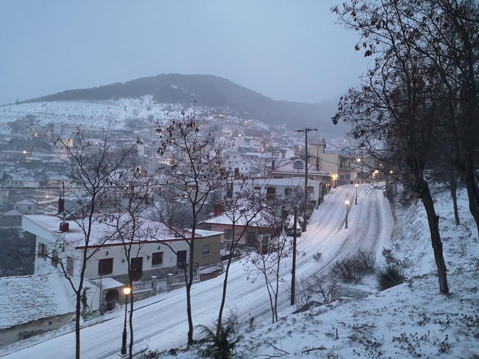 Χιονισμένο τοπίο στα ορεινά