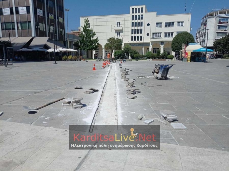 Εργασίες αποκατάστασης πλακοστρώσεων σε Κεντρική Πλατεία