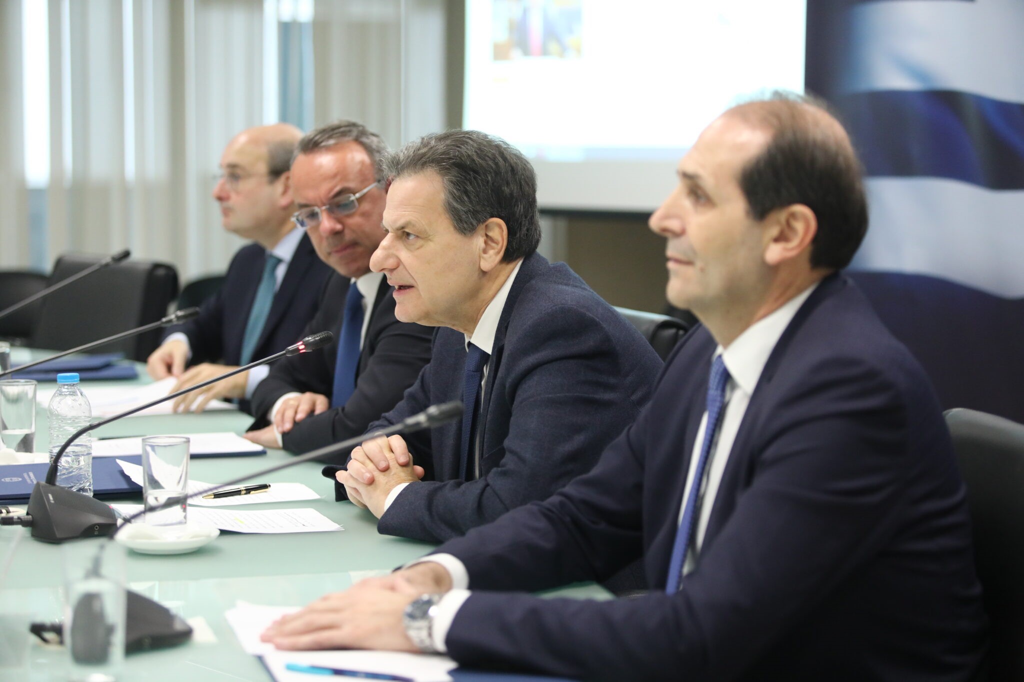 Επτά παρεμβάσεις για συνταξιούχους, αγρότες και οφειλέτες