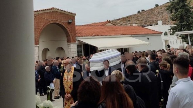 Θρήνος στην κηδεία της 15χρονης 