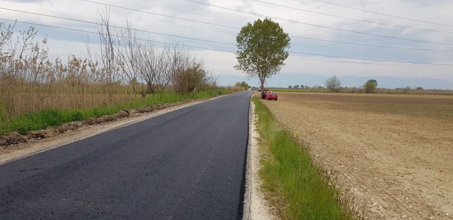 Πέφτει άσφαλτος στην επαρχιακή οδό Μακρυχωρίου-Παλαμά