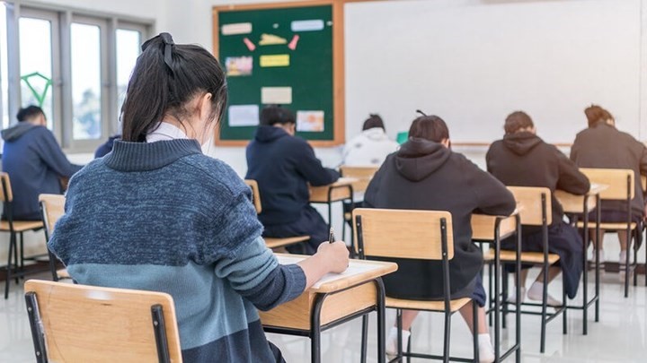 Μάσκα και στα διαλείμματα από σήμερα στα σχολεία