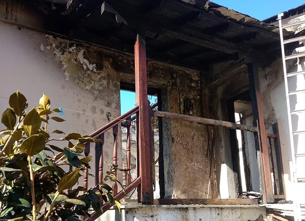 Εμεινε άστεγη πενταμελής οικογένεια