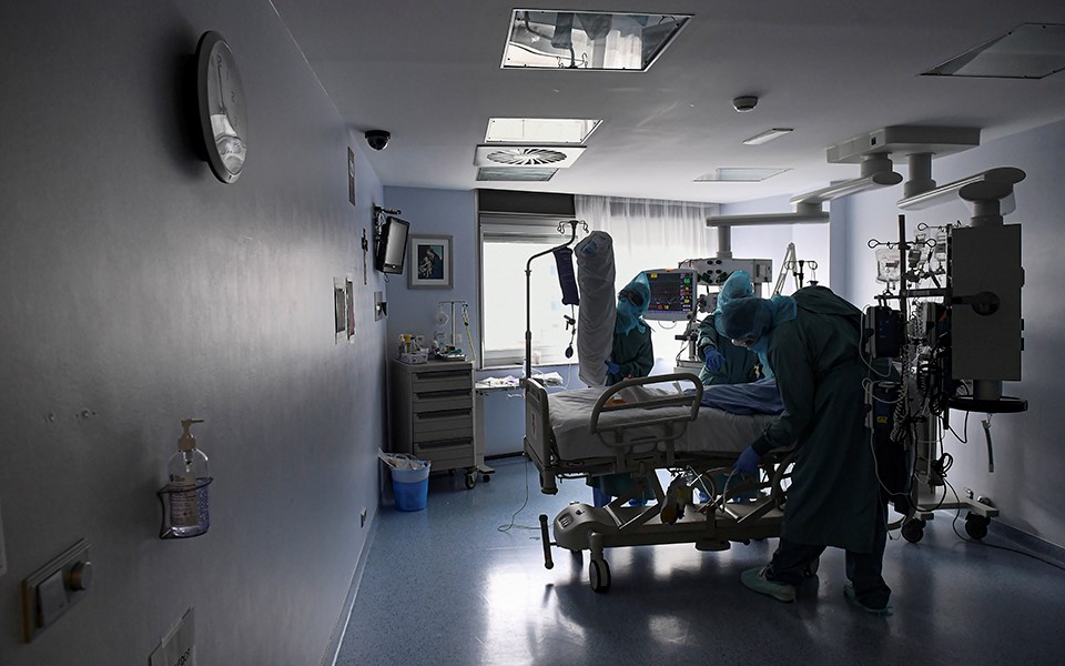 Ανεμβολίαστοι και οι 33 άνθρωποι που κατέληξαν χθες