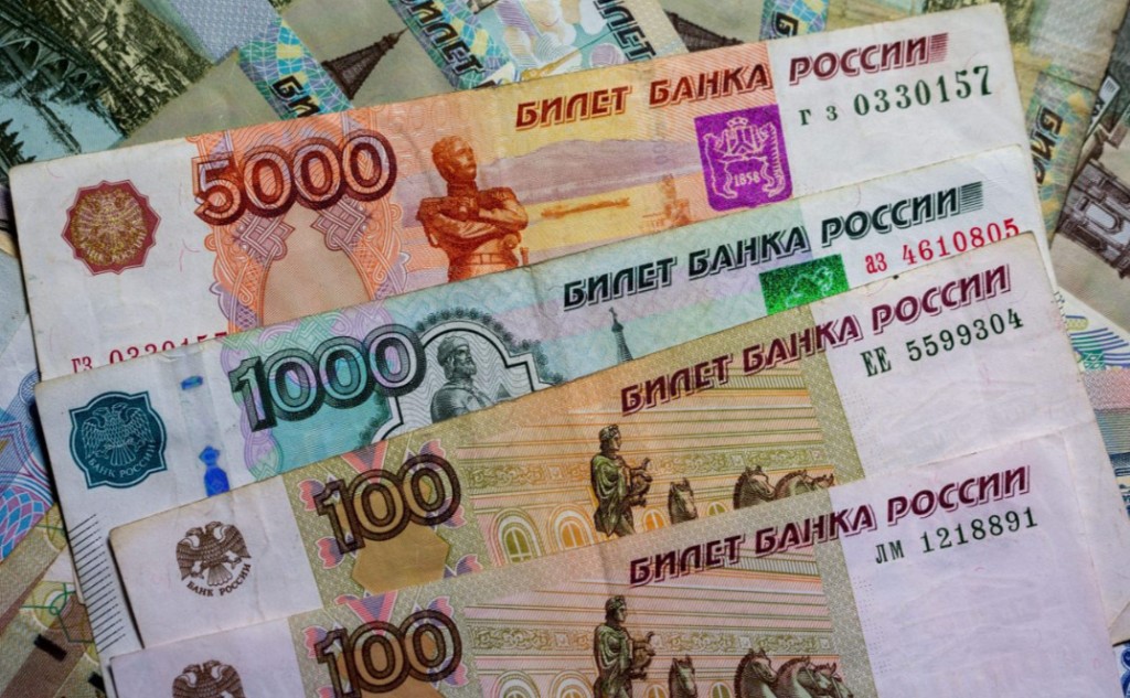 Σε ρούβλια θα πληρώνει το εξωτερικό χρέος της η Ρωσία
