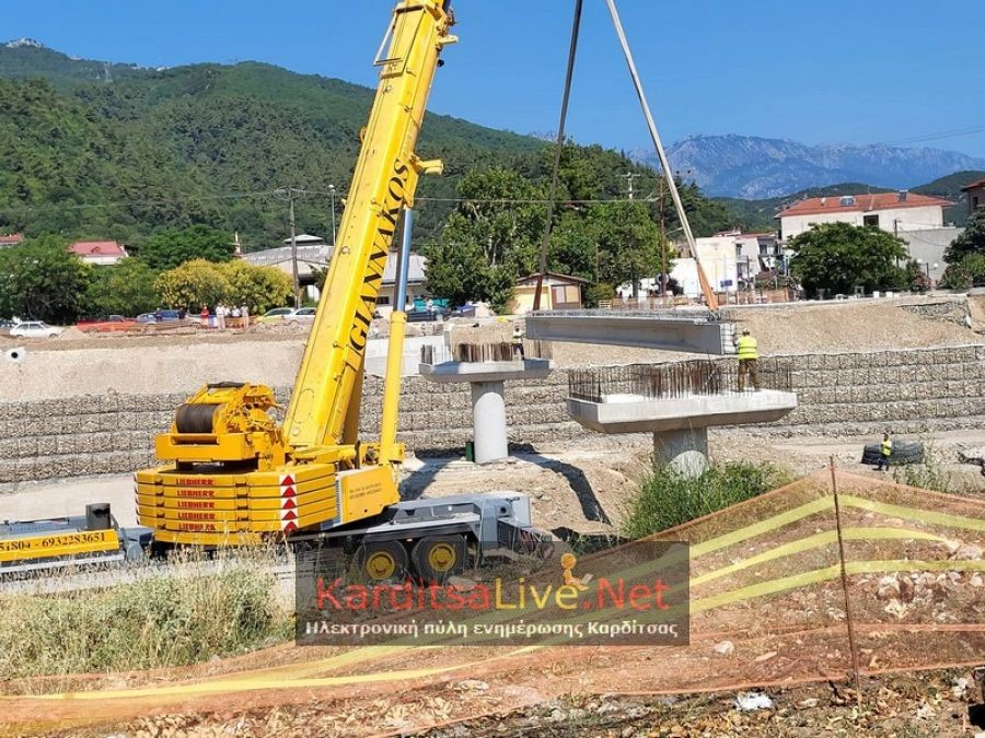 Προχωρούν οι εργασίες για την τοποθέτηση πεζογέφυρας