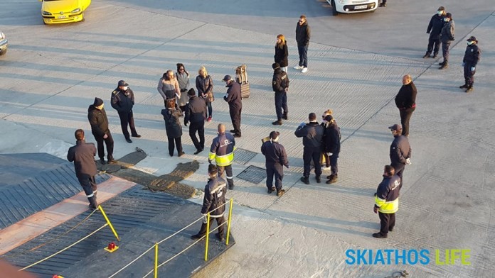 Εξονυχιστικός έλεγχος σε επιβάτες προς τα νησιά