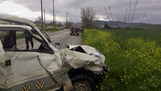 Τροχαίο με απεγκλωβισμό γυναίκας 