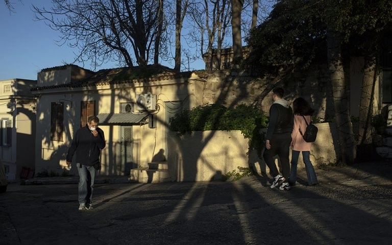 Υπό εξέταση σύσταση για διπλή μάσκα