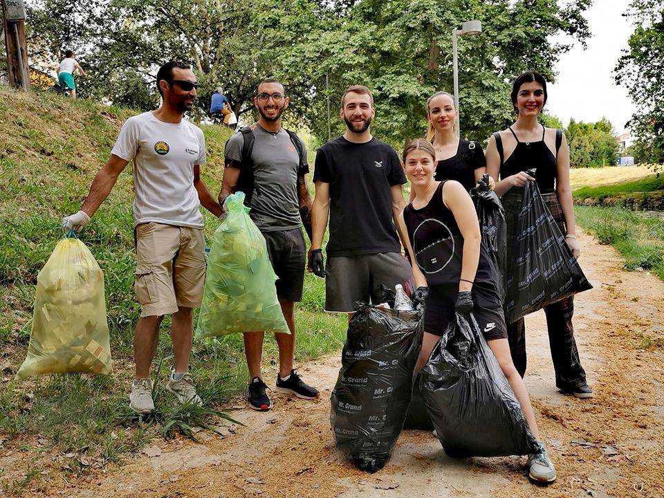 Φοιτητές της ΣΕΦΑΑ καθαρίζουν τις όχθες του Ληθαίου