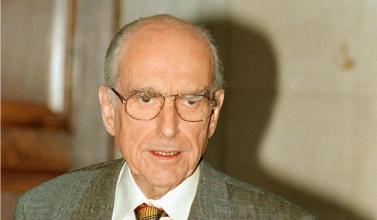 Σε δημοπρασία τα εμβληματικά γυαλιά του Ανδρέα Παπανδρέου