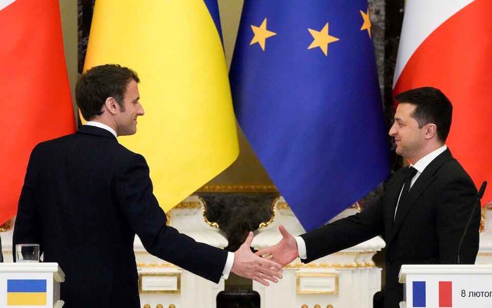 Οι επαφές συνεχίζονται εν μέσω διαφωνιών