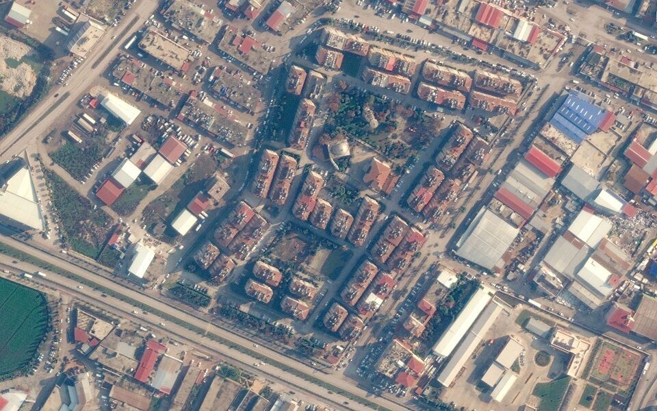 Ξεπέρασαν τις 16.000 οι νεκροί