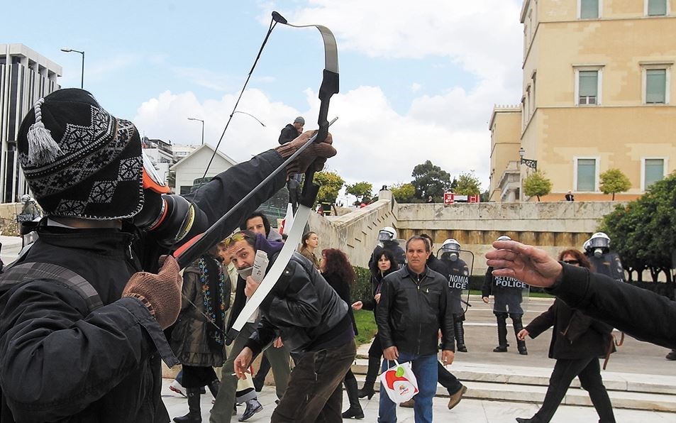 Αναστέλλει την απεργία πείνας