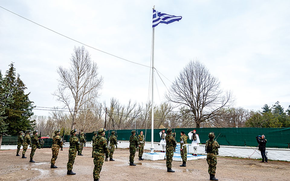 Το δίλημμα υποχρεωτικής στράτευσης στα 18