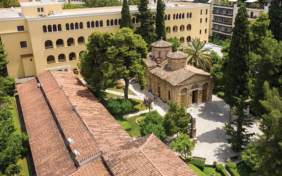 Επίθεση με βιτριόλι σε έξι Μητροπολίτες στη Μονή Πετράκη