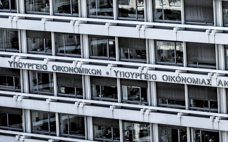 Το παρατεταμένο lockdown φέρνει μεγαλύτερη ύφεση