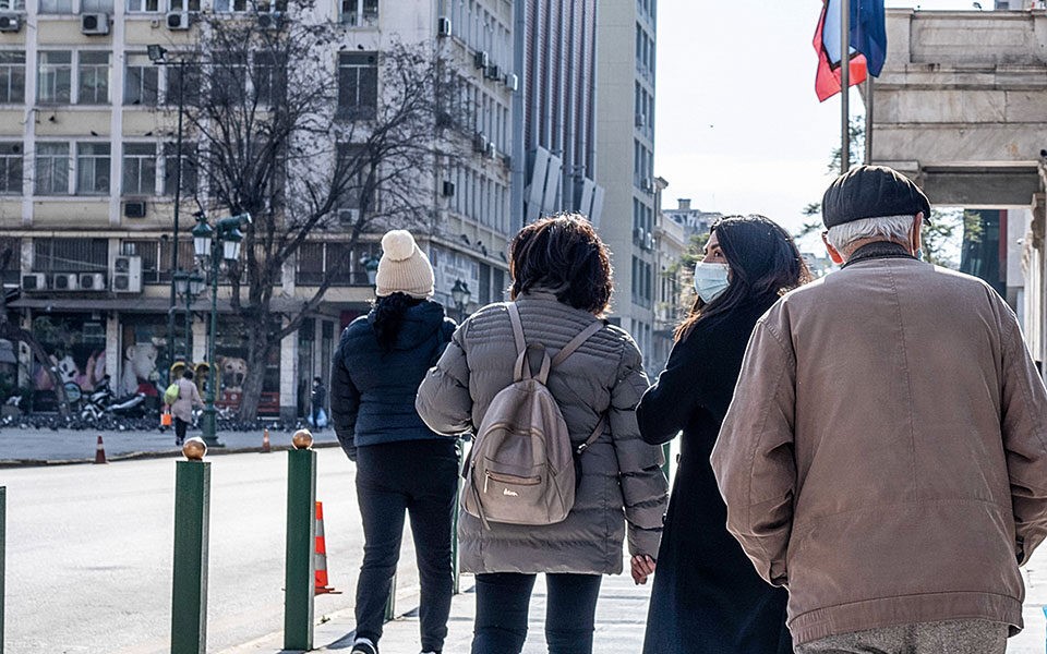 Άρση μέτρων με διστακτικά βήματα