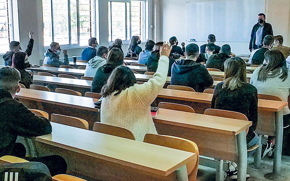 Μόλις δύο προτάσεις για καταργήσεις