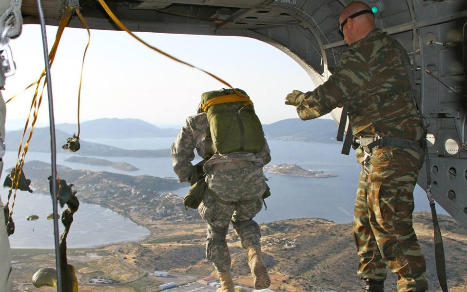 Eκπαίδευση μαθητών της ΣΜΥ στα αλεξίπτωτα