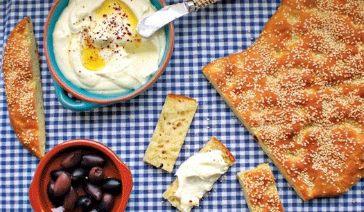 Το ωράριο των καταστημάτων την Καθαρά Δευτέρα