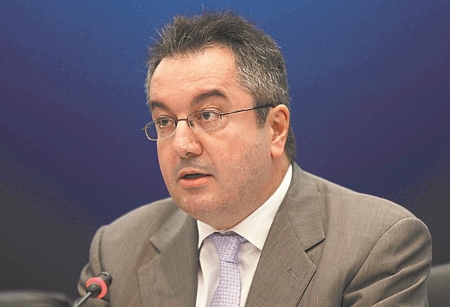 Πώς έπεισε έναν ανεμβολίαστο ταξιτζή να εμβολιαστεί