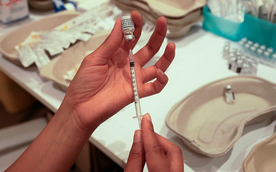 Πώς πείστηκαν οι διστακτικοί να στραφούν υπέρ των εμβολίων