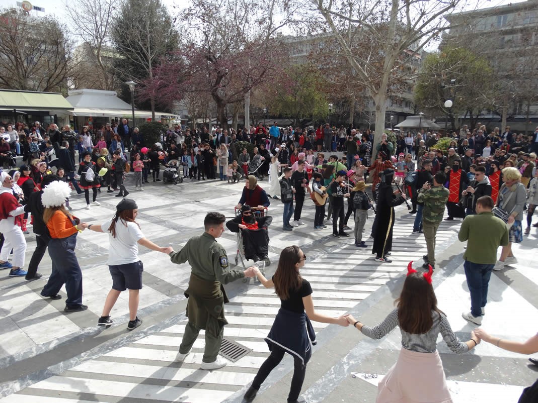 Αποκριάτικο γλέντι με τα μπουλούκια (Βίντεο)