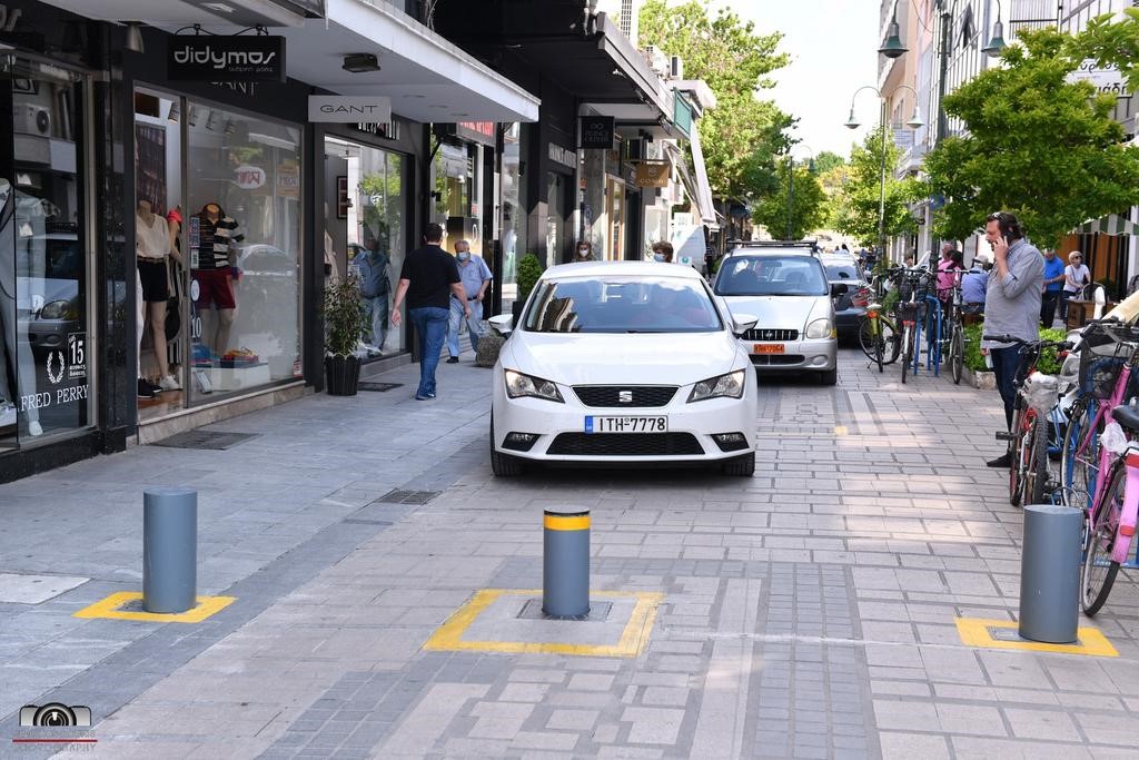 Σε δοκιμαστική λειτουργία οι βυθιζόμενες μπάρες σε πεζοδρόμους