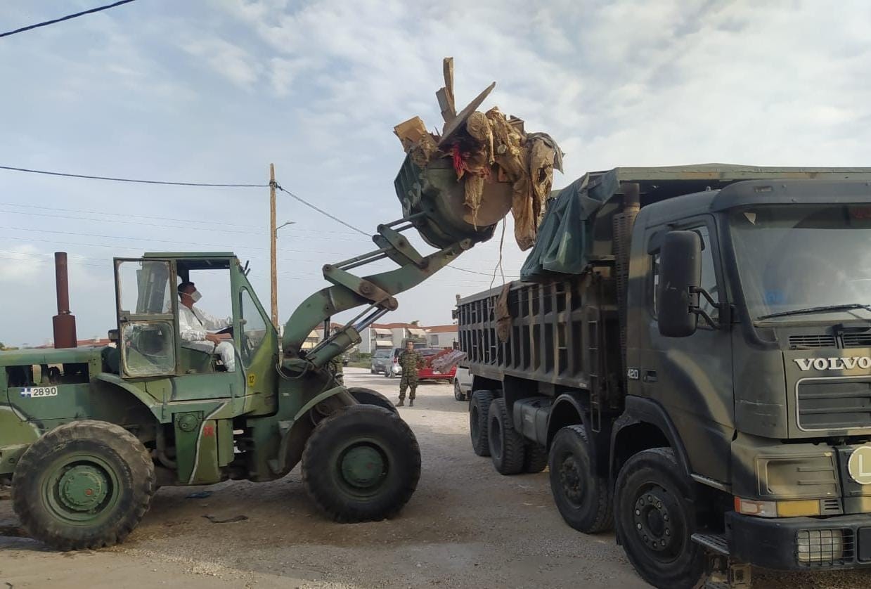 Στη μάχη ο Στρατός για την αποκομιδή ογκωδών αντικειμένων