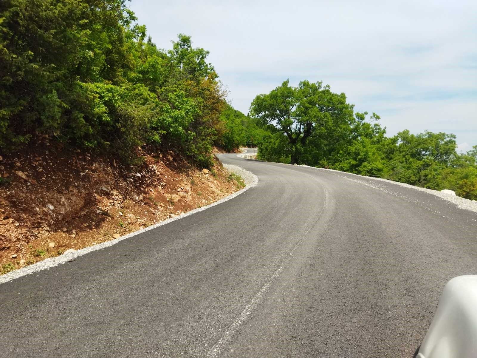 Τρίκαλα: Ασφαλτοστρώσεις στους δρόμους προς Ιερές Μονές