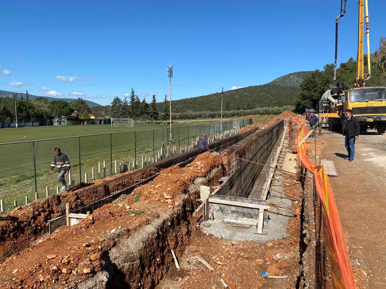 Νέες κερκίδες στο γήπεδο της Σούρπης