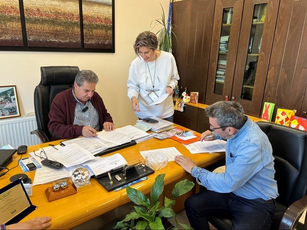 Συντηρεί υποδομές στην Κοινότητα Σκοτούσσας