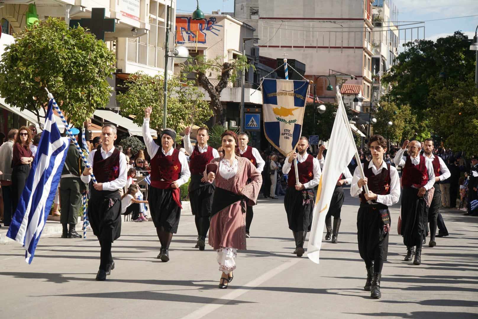 Πλήθος κόσμου στην λαμπρή παρέλαση της 28ης Οκτωβρίου