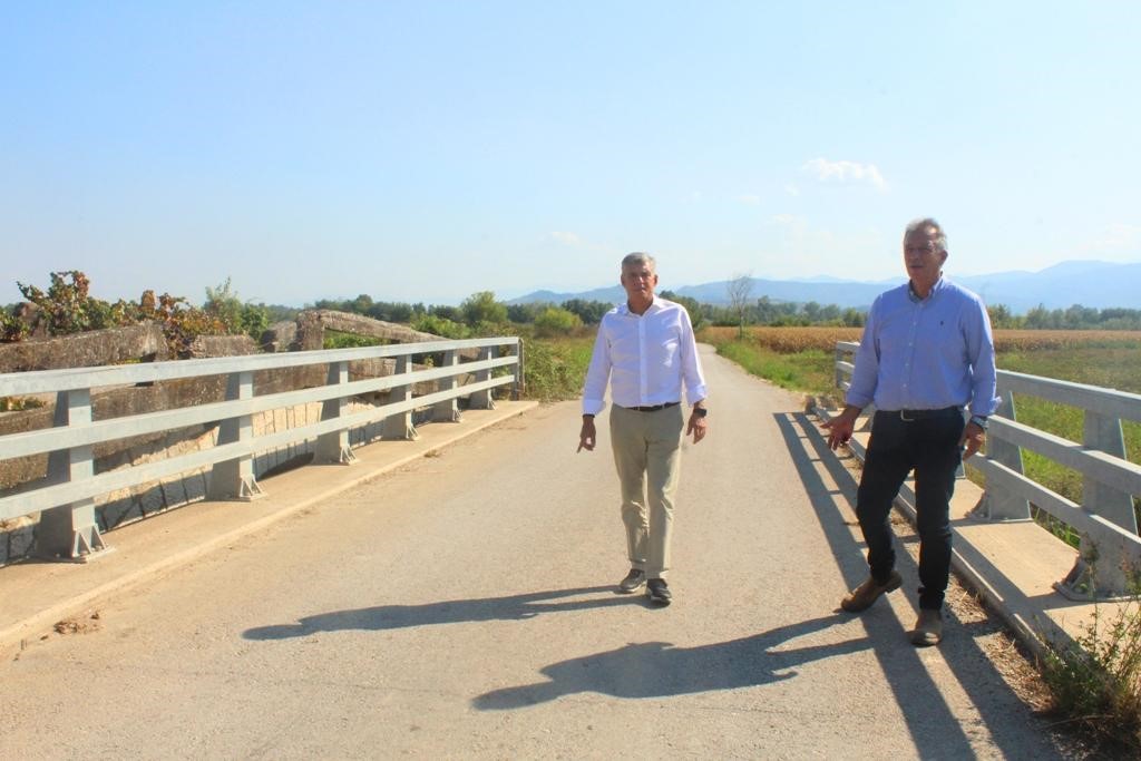 Βελτιώνει το δρόμο Μουριά - Λυγαριά