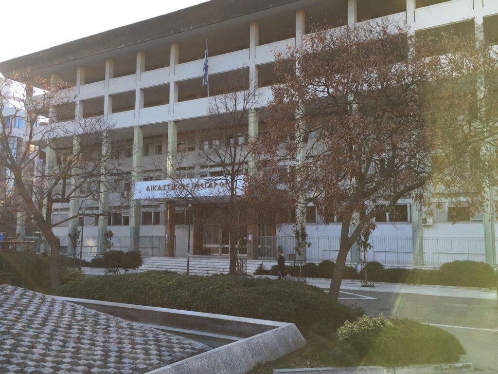 Λάρισα: "Φέσωσε" φίλο του με 955.000 € σε επιταγές