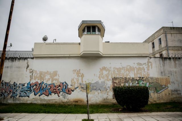 «Κόβονται» οι άδειες κρατουμένων στις φυλακές 