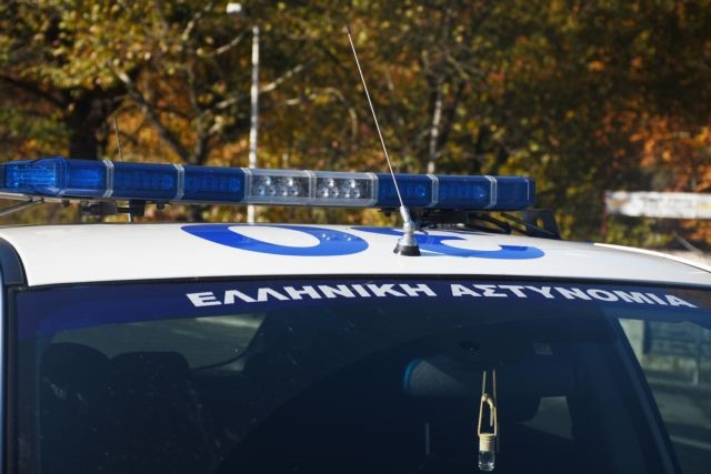 Πρόστιμα σε 15 άτομα που έβλεπαν ποδόσφαιρο σε καφενείο