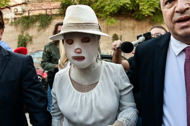 Βιτριόλι: Με ειδική μάσκα στο εφετείο η Ιωάννα για τη δίκη