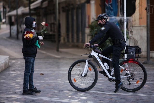 Στο τραπέζι σενάρια για «κόφτη» στα sms