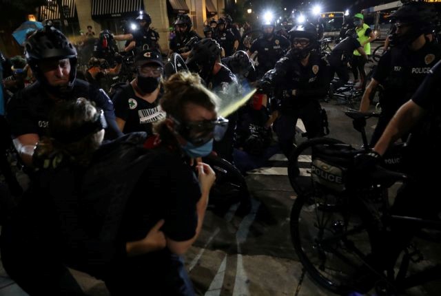 Αστυνομικός πυροβόλησε πισώπλατα Αφροαμερικανό