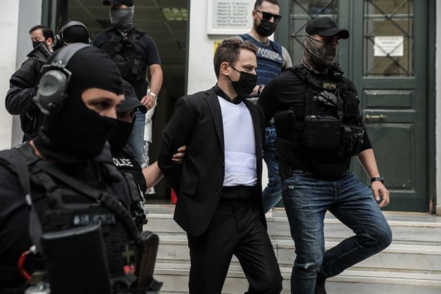 Παραιτήθηκε ένας από τους δικηγόρους του συζυγοκτόνου