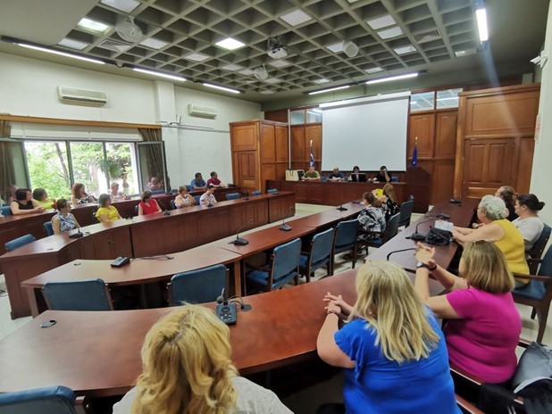 Αναλαμβάνουν καθήκοντα 64 καθαρίστριες στα σχολεία