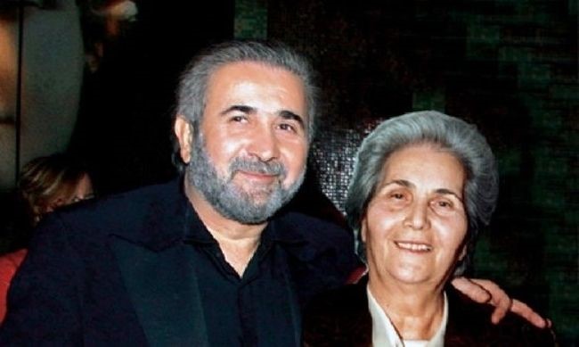 Ετοιμάζει σίριαλ για τους γονείς του και τη Λάρισα