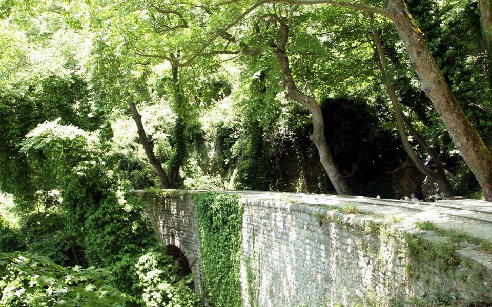 Το τρενάκι ξεκινά τις τουριστικές διαδρομές