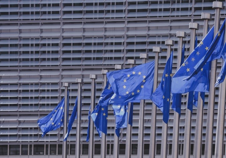 Κομισιόν: Τέλος η ενισχυμένη εποπτεία στις 20 Αυγούστου