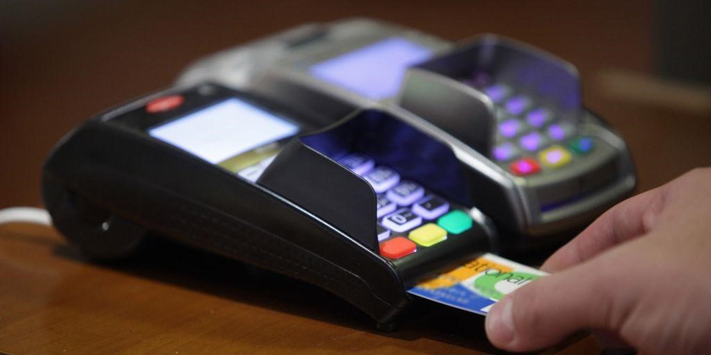 Μπαίνει πλαφόν για ηλεκτρονικές συναλλαγές