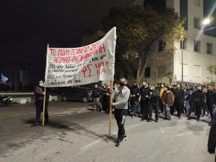 Μαζική η συγκέντρωση για το Πολυτεχνείο