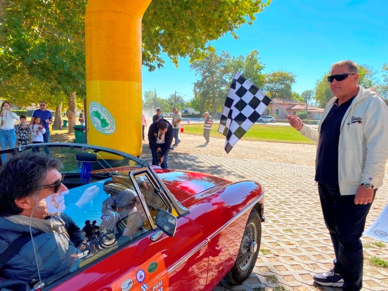 Ιστορικά - κλασικά αυτοκίνητα με επίκεντρο τα Τρίκαλα